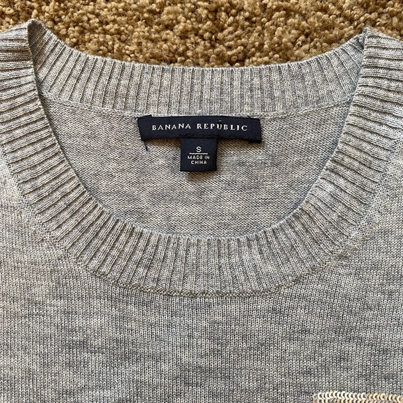 Banana Republic light gray short sleeve sweater. Sequins pocket detail. - Picture 2 of 4